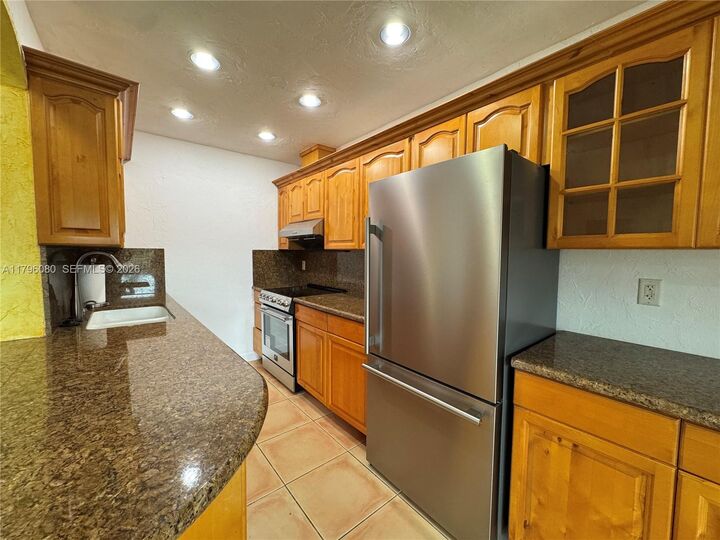 Property Photo:  1700 Pierce St 202  FL 33020 