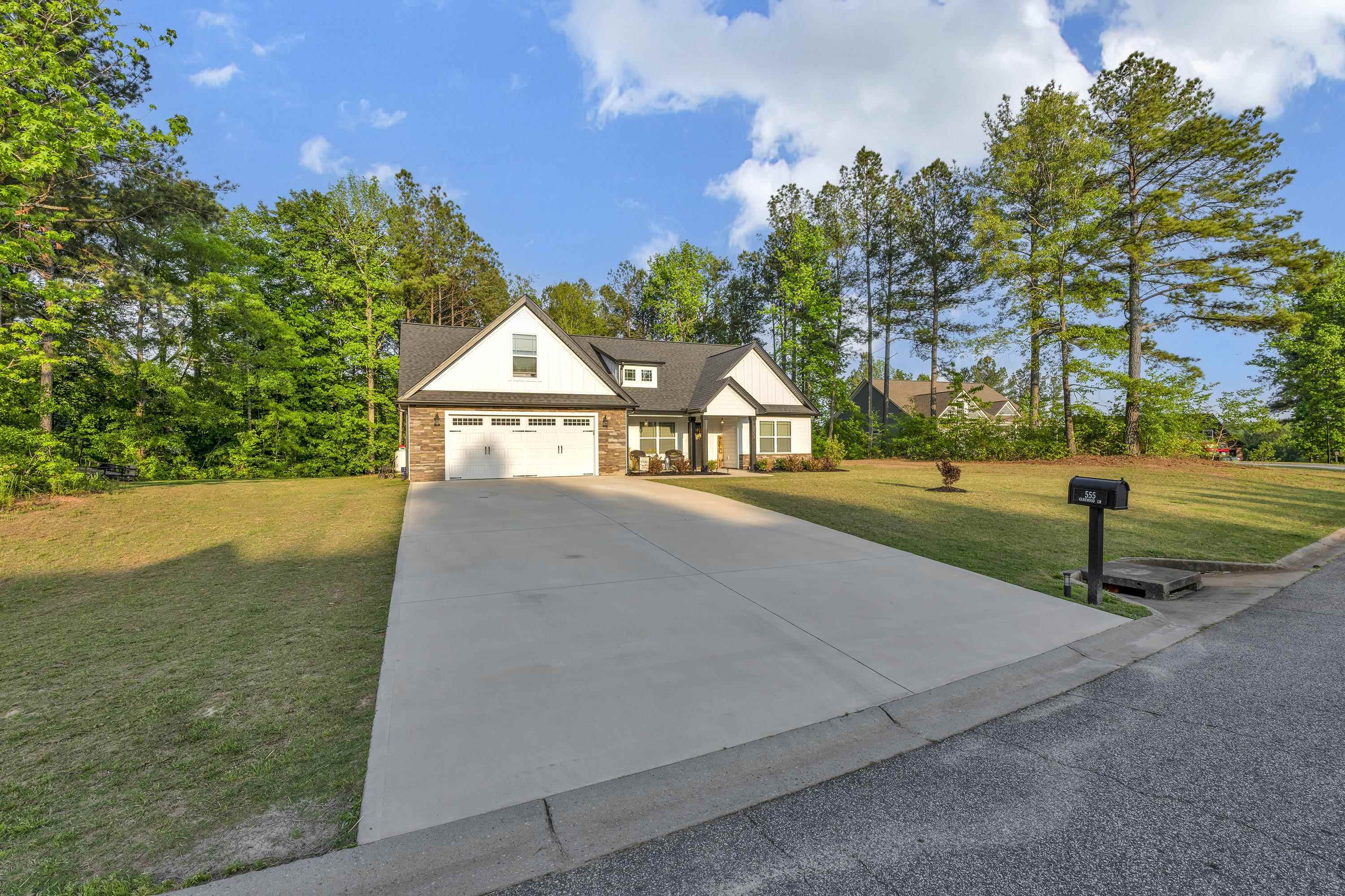 Property Photo: 555 Canewood Lane SC 29322
