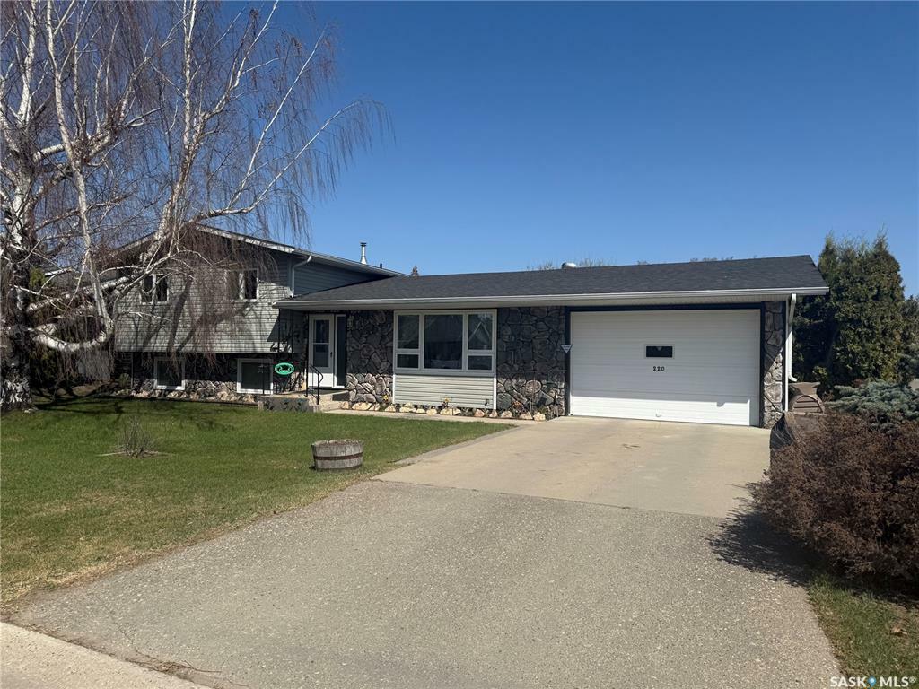 Property Photo: 220 Central Boulevard SK S0E 1E0