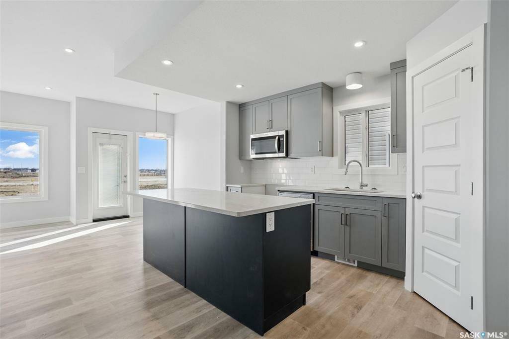 Property Photo: 214 Antonini Court SK S7L 7P3