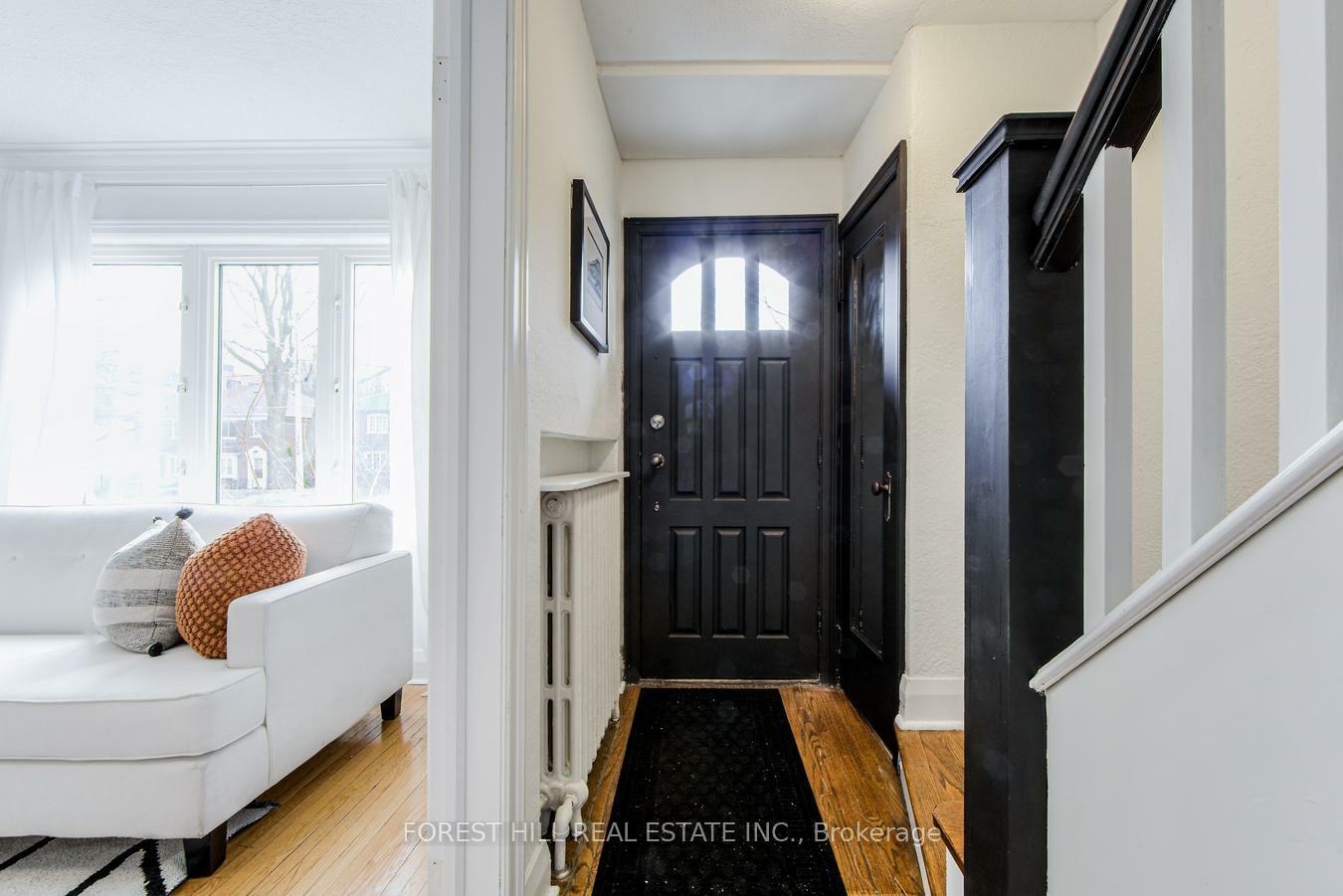 Photo de la propriété: 32 Randolph Road ON M4G 3R7