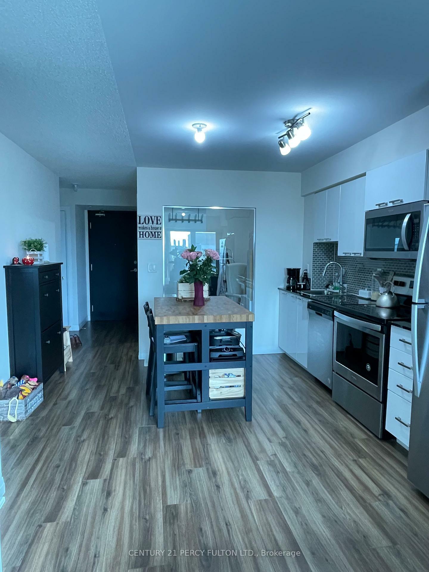 Property Photo: 2150 Lawrence Avenue E 606 ON M1R 3A7