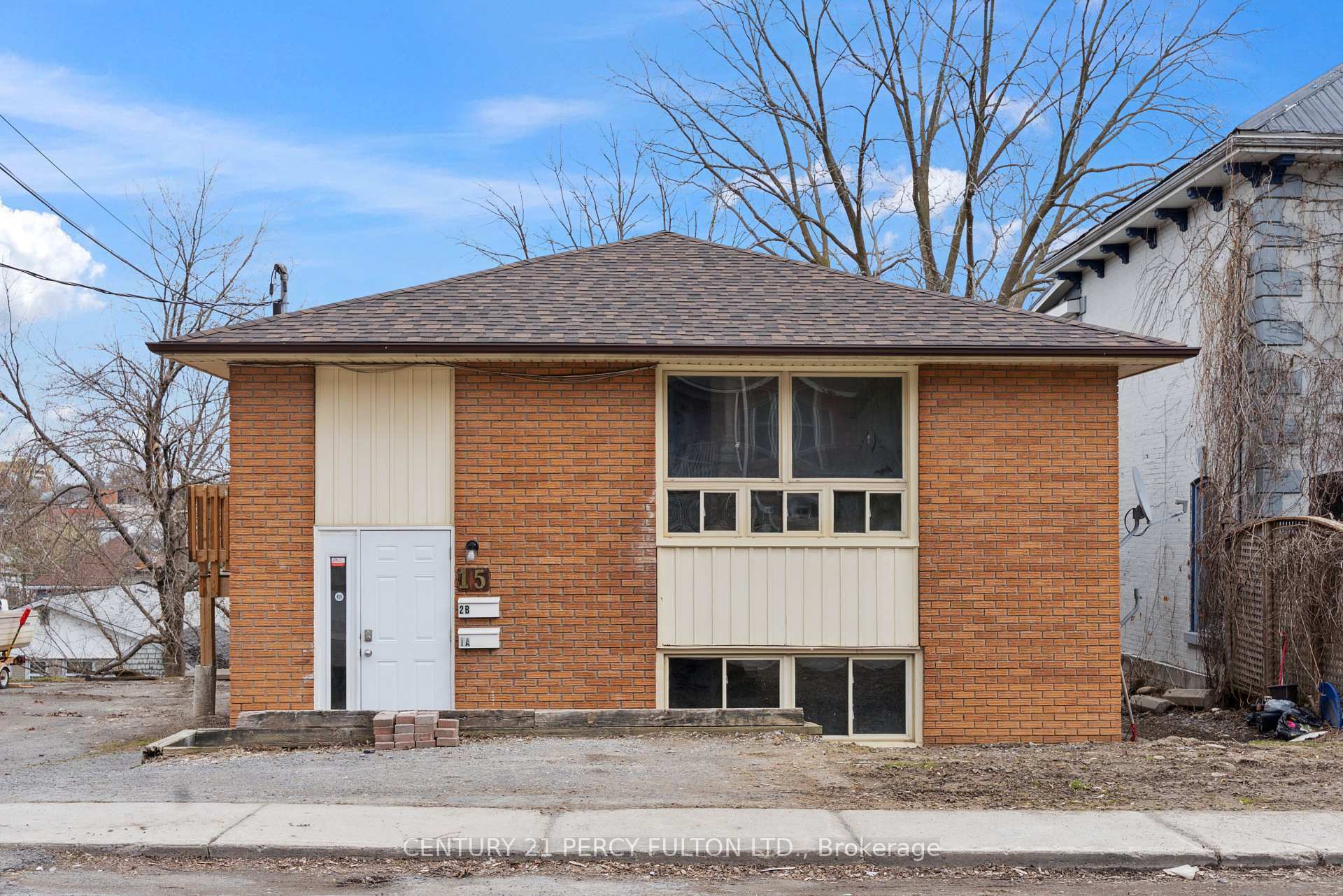 Property Photo: 15 Isabel Street E ON K8P 3N4