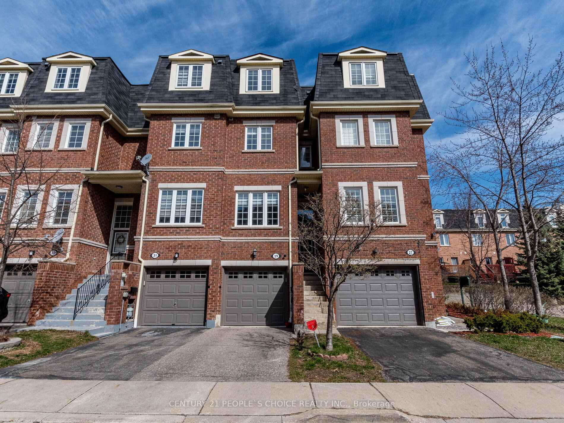 Property Photo: 435 Hensall Circle 29 ON L5A 4P1
