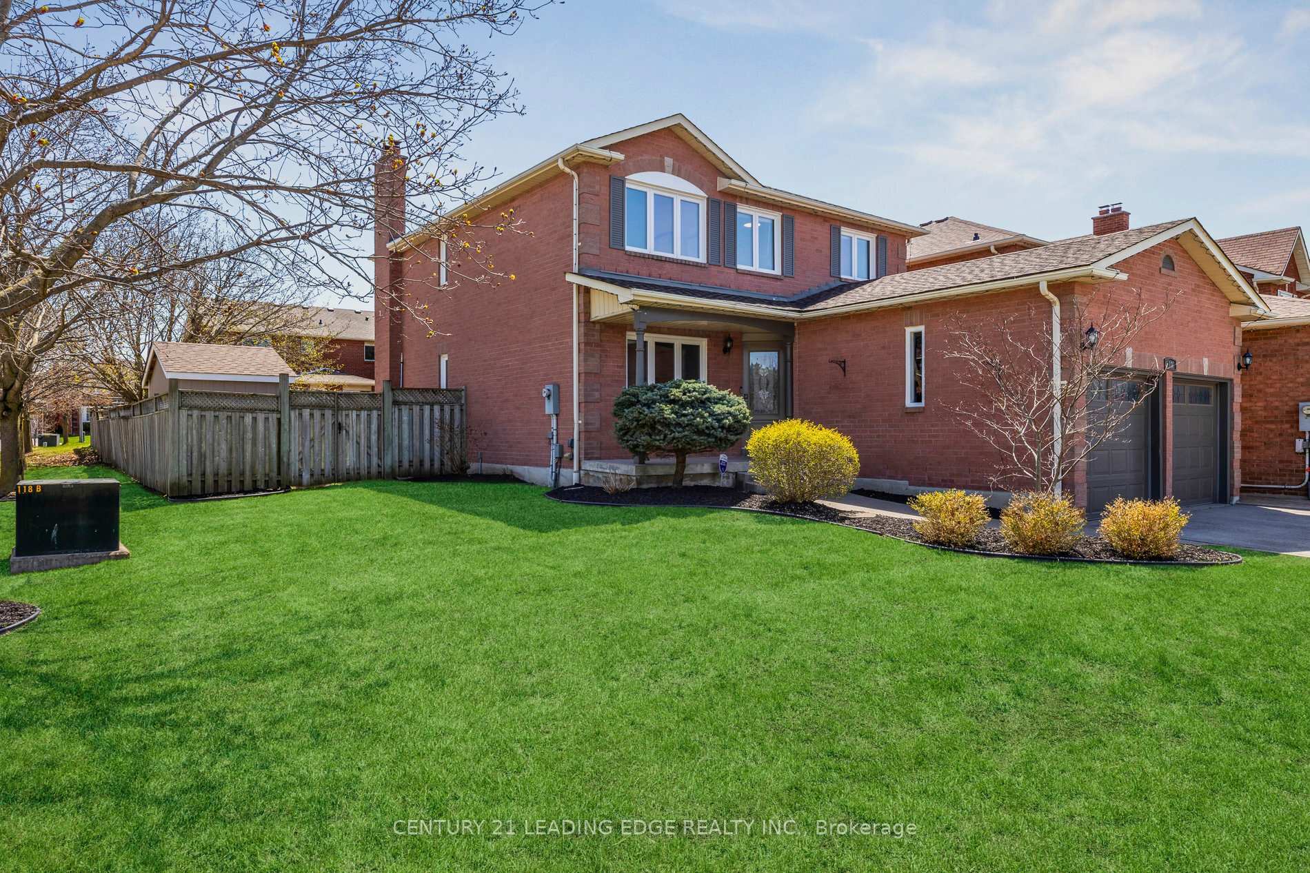 Photo de la propriété: 12 Turriff Crescent ON L1T 3N4