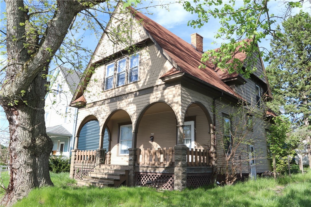 Property Photo: 655 New Castle Ave PA 16146