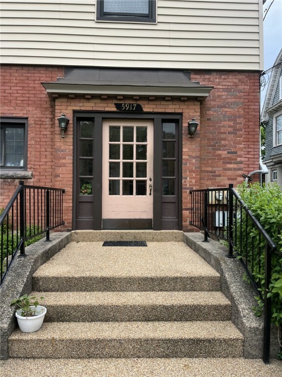 Property Photo: 5917 Walnut St 4 PA 15232