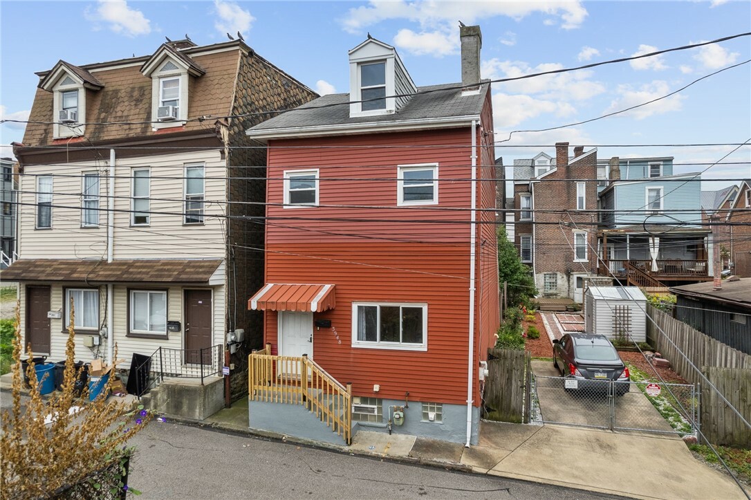 Property Photo: 3948 Woolslayer Way PA 15224