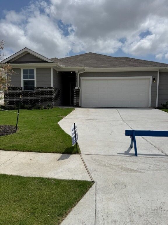 Property Photo:  154 Kickapoo Lane  TX 78640 