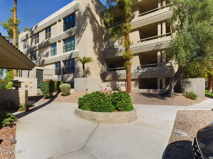 Property Photo: 5124 N 31st Place 522 AZ 85016