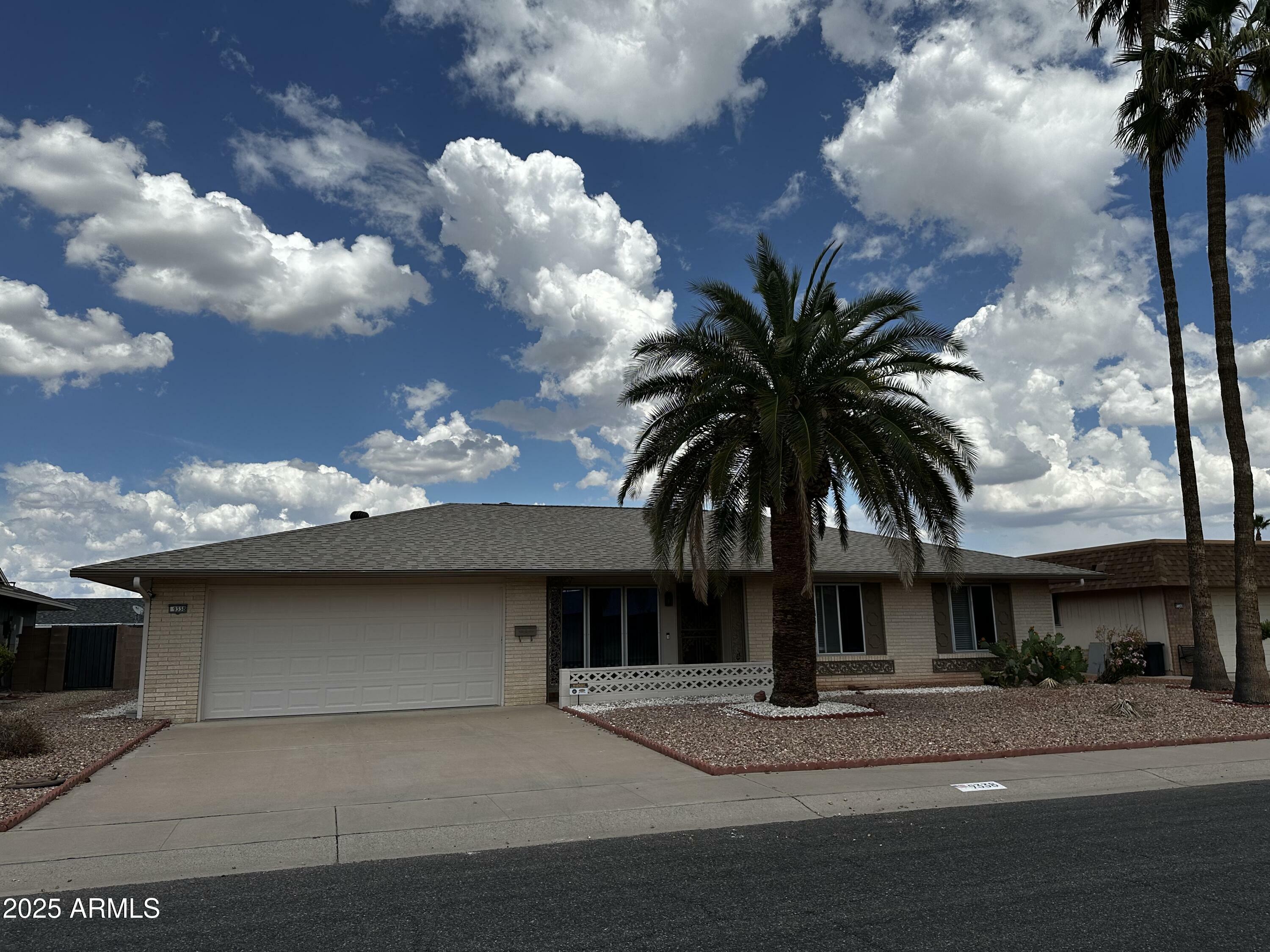 Property Photo: 9338 W Glen Oaks Circle N AZ 85351