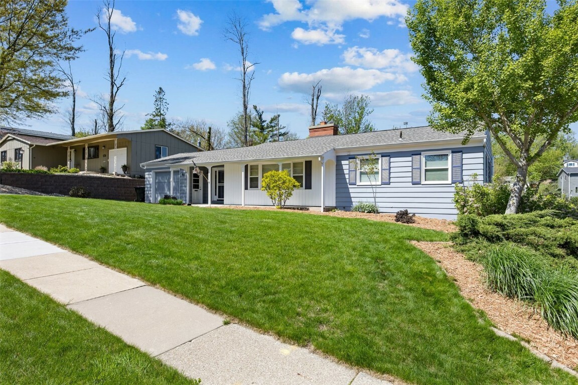 Property Photo: 411 Red Fox Road SE IA 52403