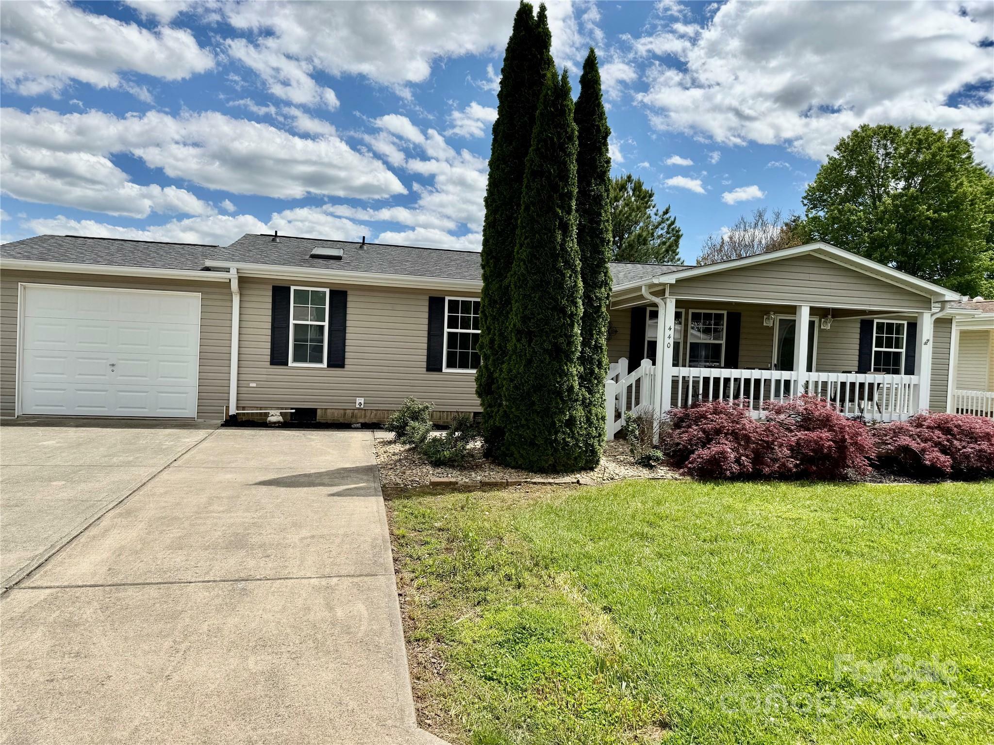 Property Photo: 440 Riverwind Drive NC 28739