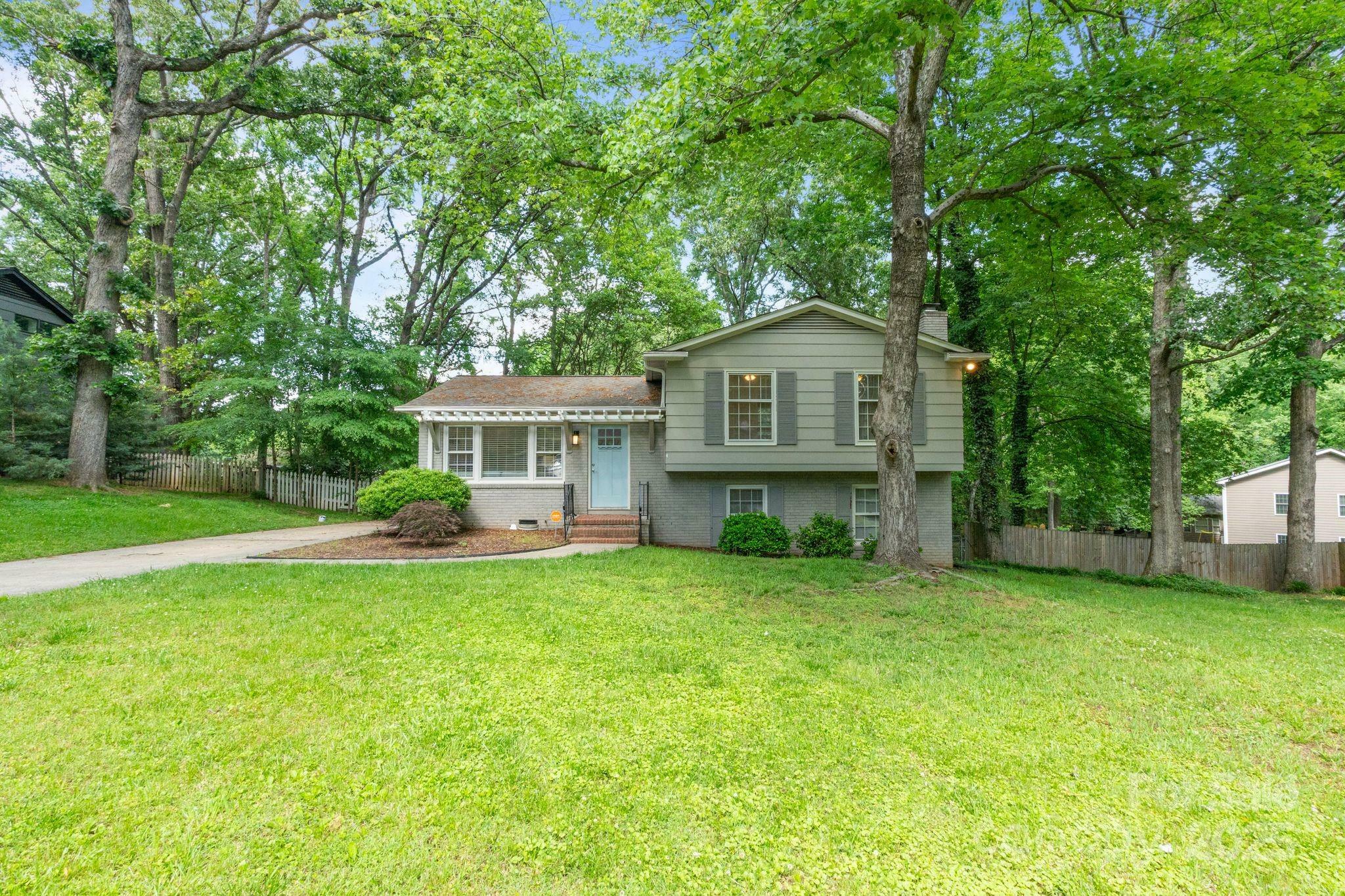 Property Photo: 6609 Pleasant Drive NC 28211