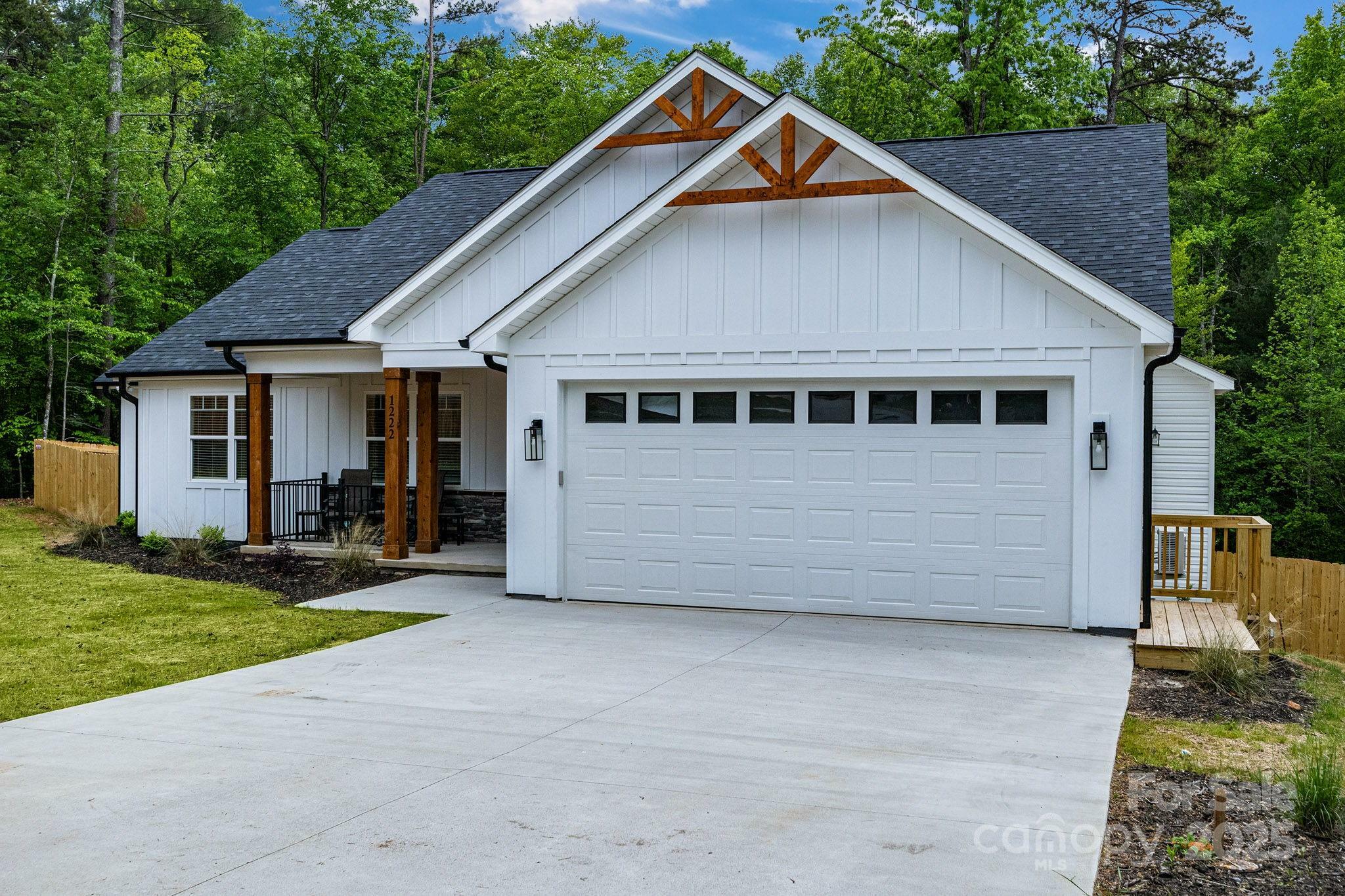 Property Photo: 1222 Summerhill Street SW NC 28645