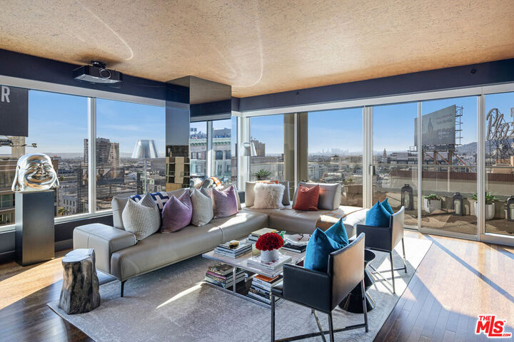 Property Photo:  6250 Hollywood Blvd  CA 90028 