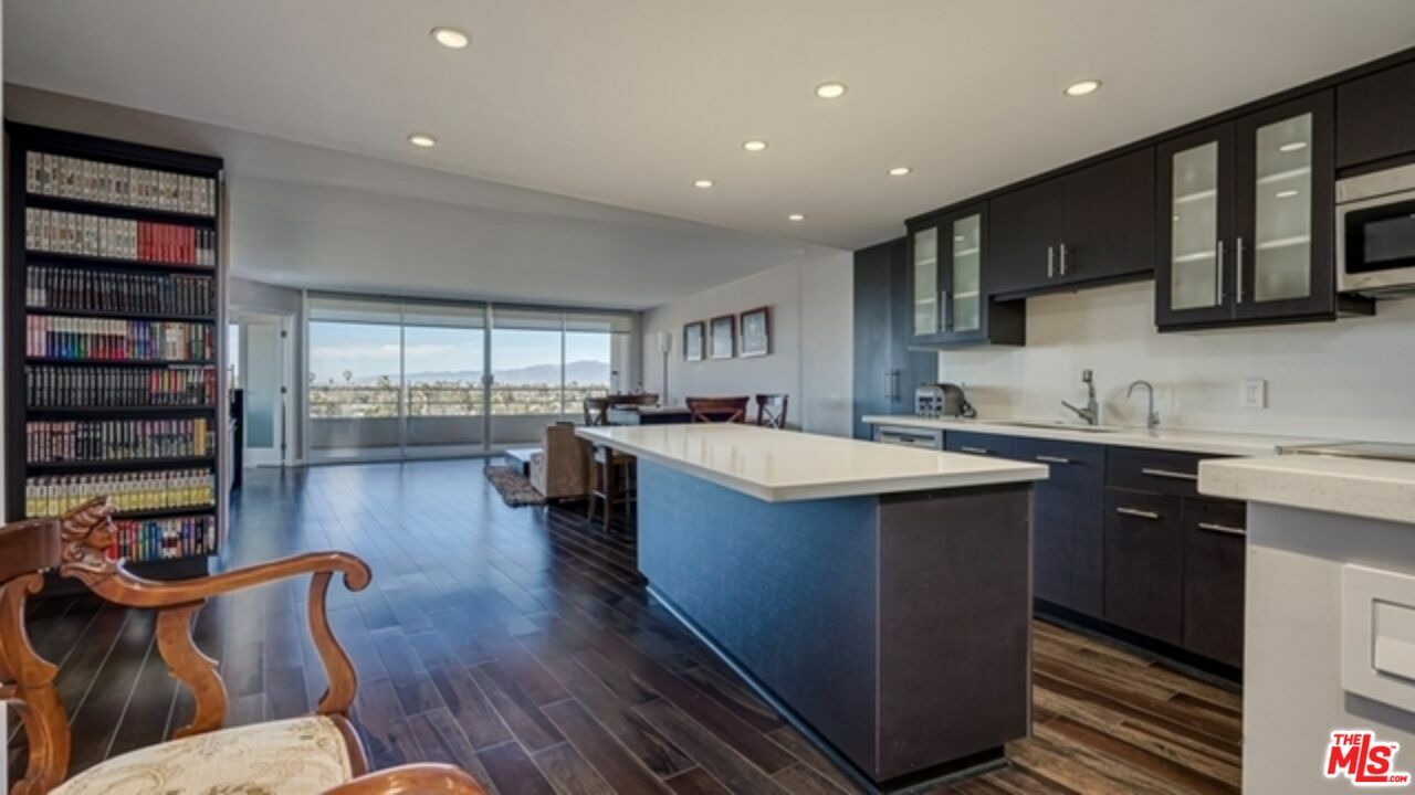 Property Photo: 4265 Marina City Dr CA 90292