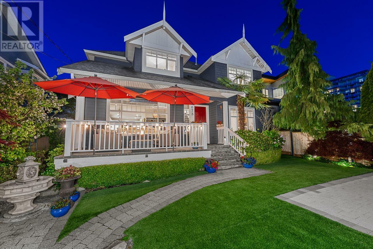 Property Photo: 1075 Esplanade Avenue BC V7T 1G2