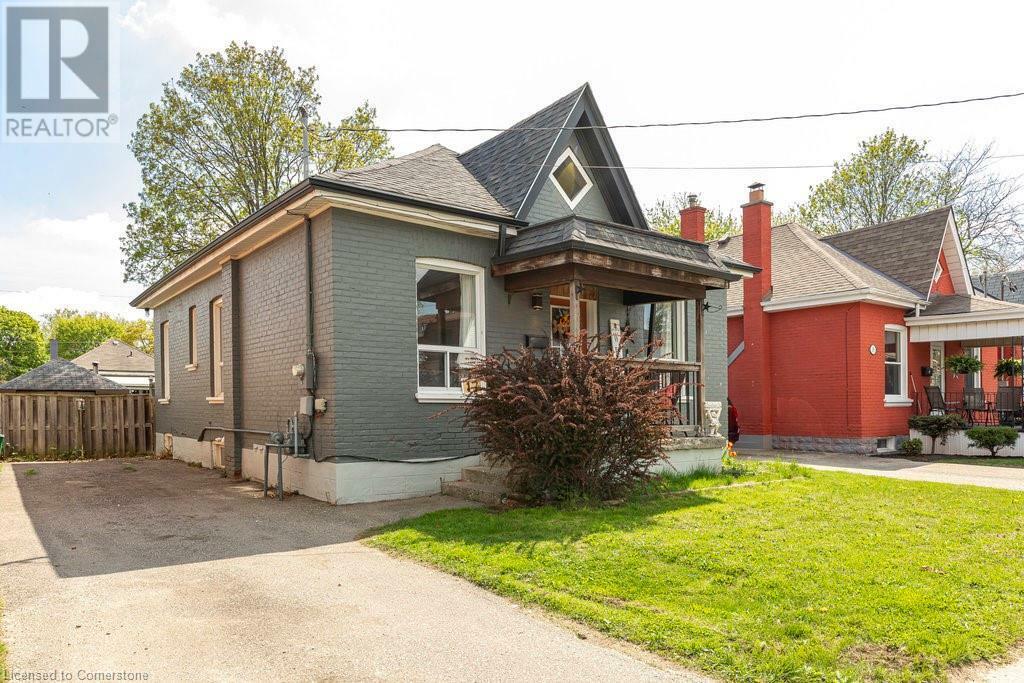 Property Photo: 17 Edward Street ON N3S 1V2