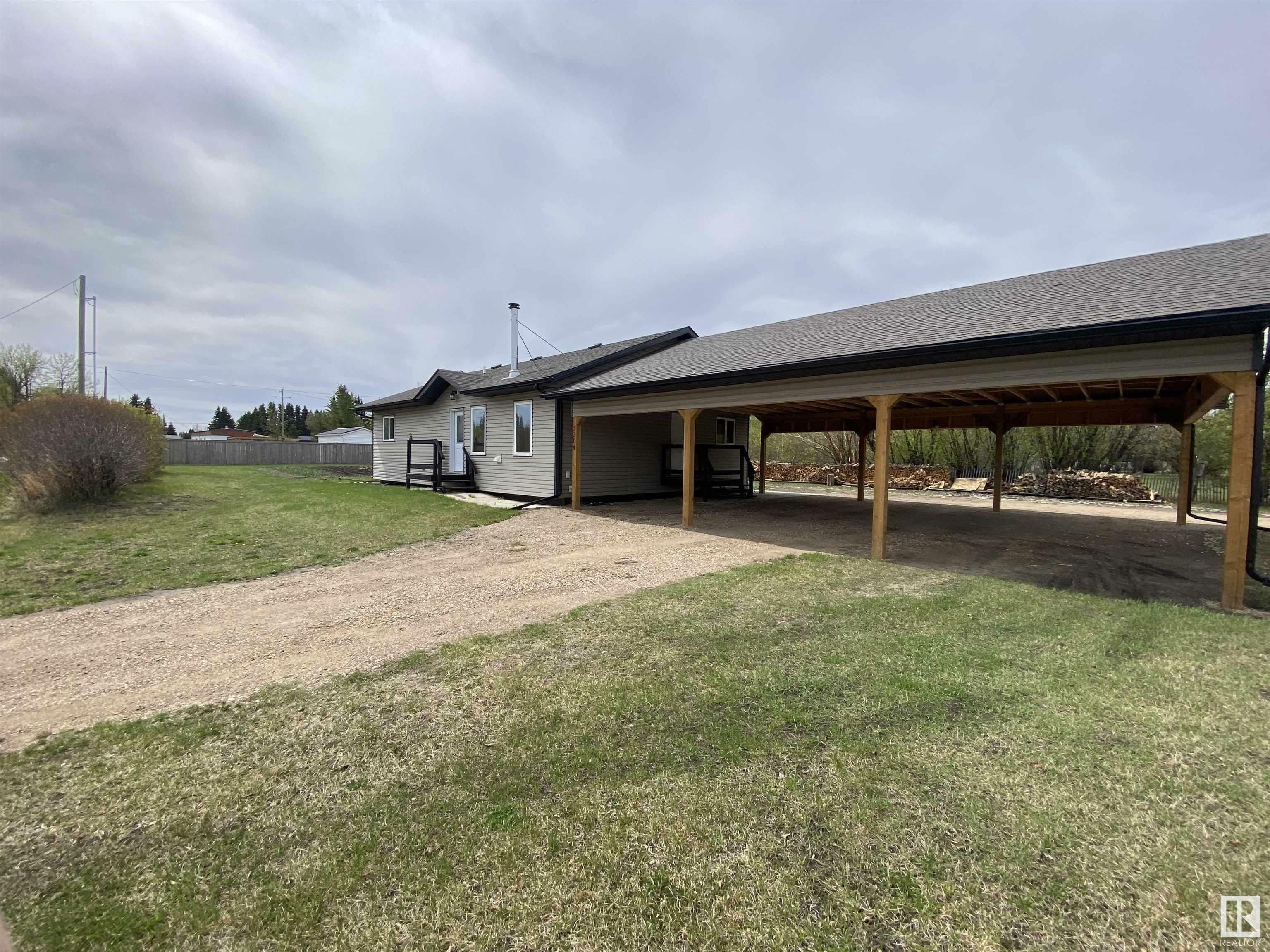 Photo de la propriété: 5304 53 Street AB T0B 0C0