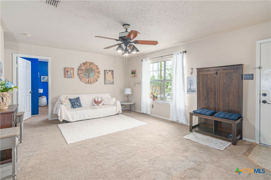 Property Photo:  926 Zwicke Street  TX 78155 