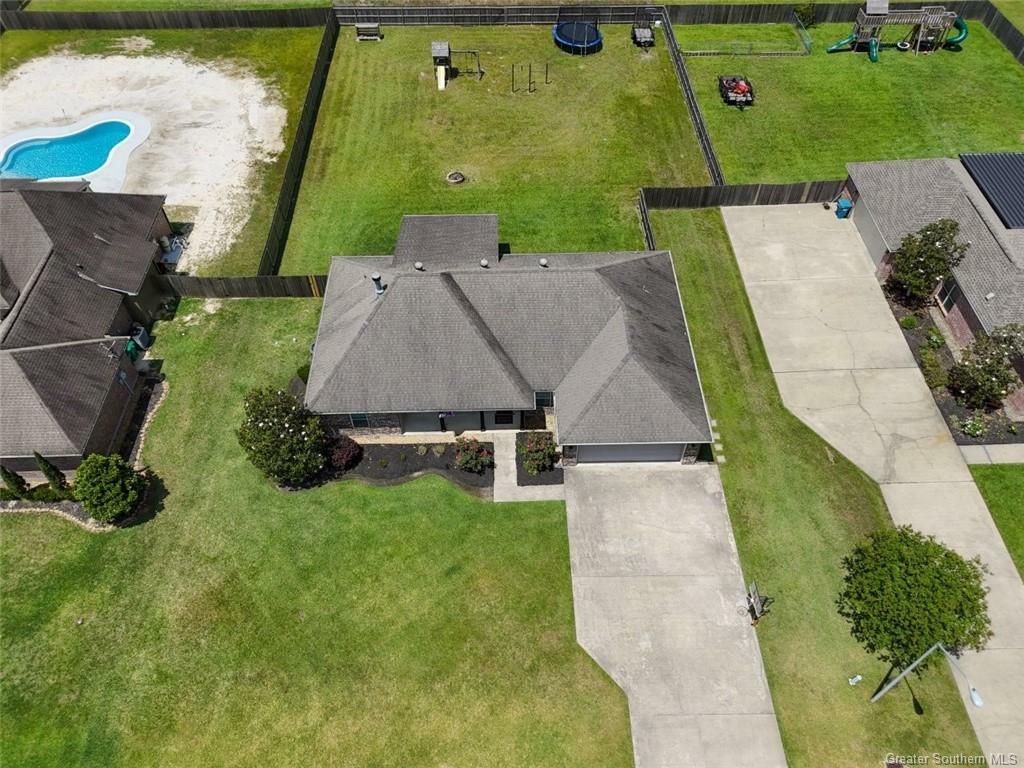 Property Photo: 2667 E Robinwood Drive LA 70611