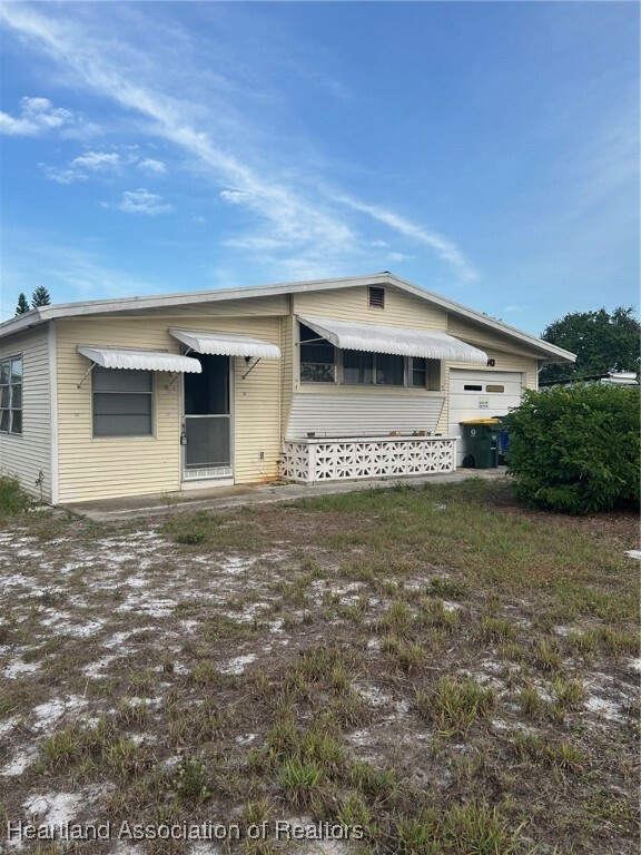 Property Photo: 143 Highlands Lake Drive FL 33852