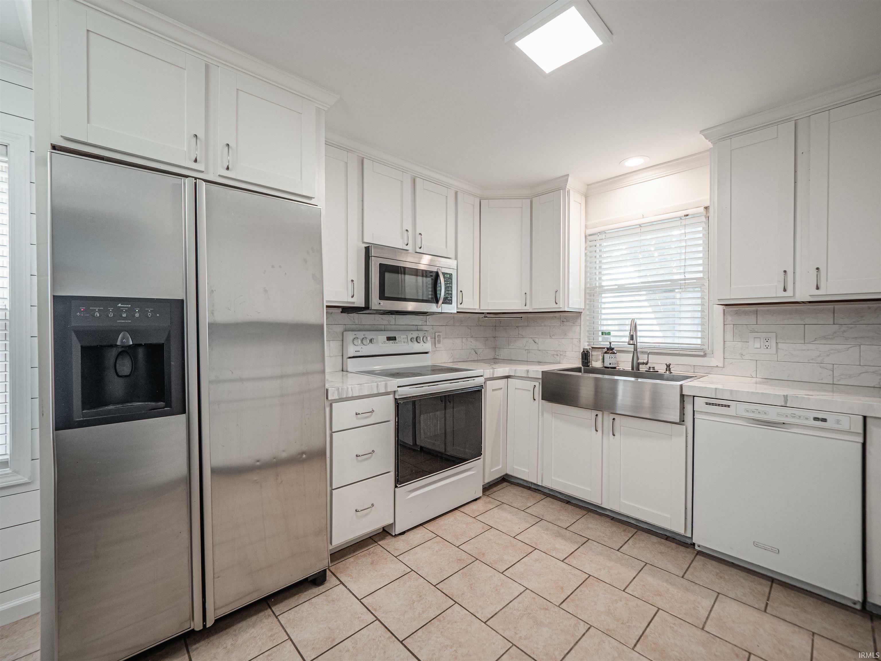 Property Photo: 1520 S Saint James Boulevard IN 47714