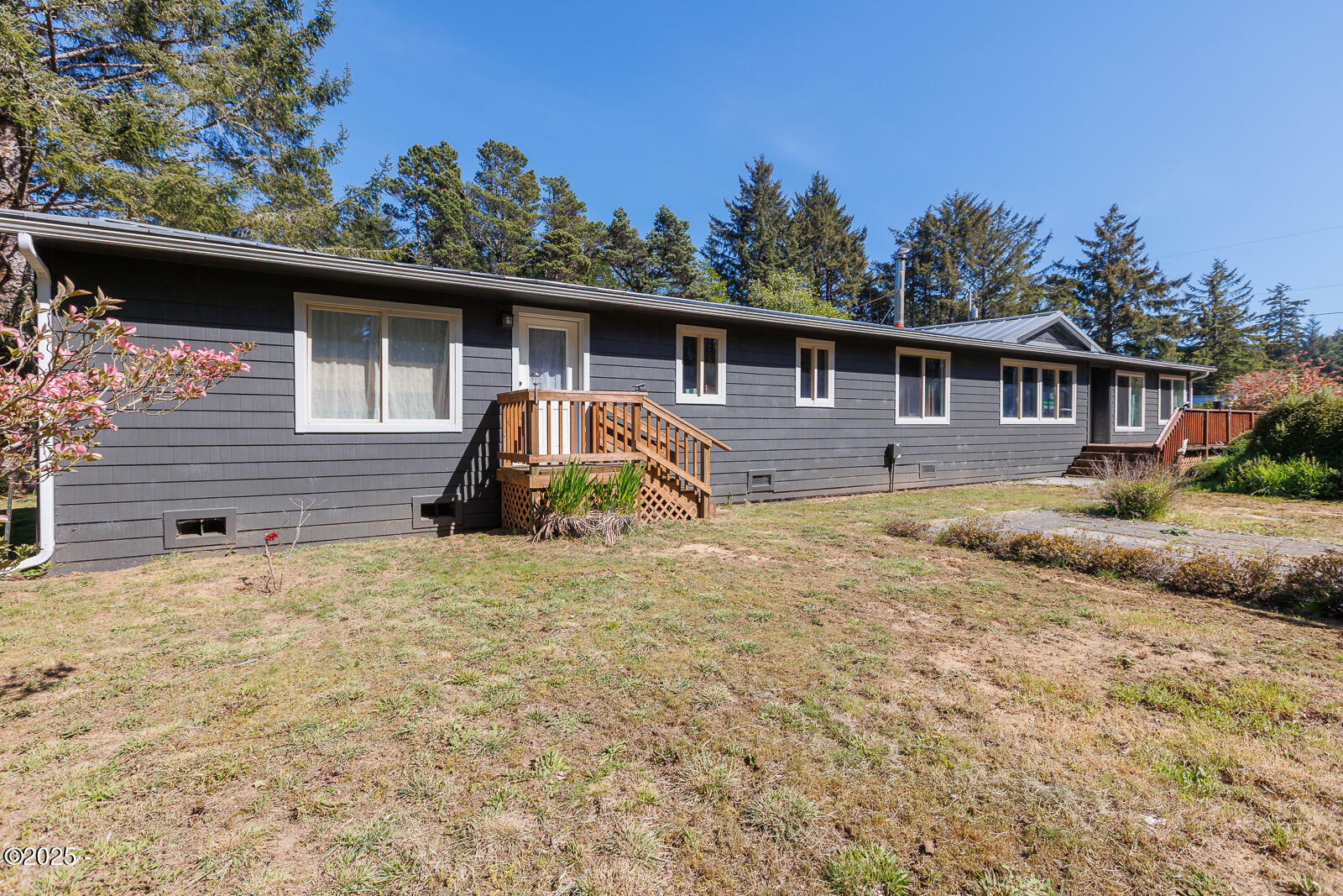 Property Photo: 1460 NW Powe Drive OR 97376