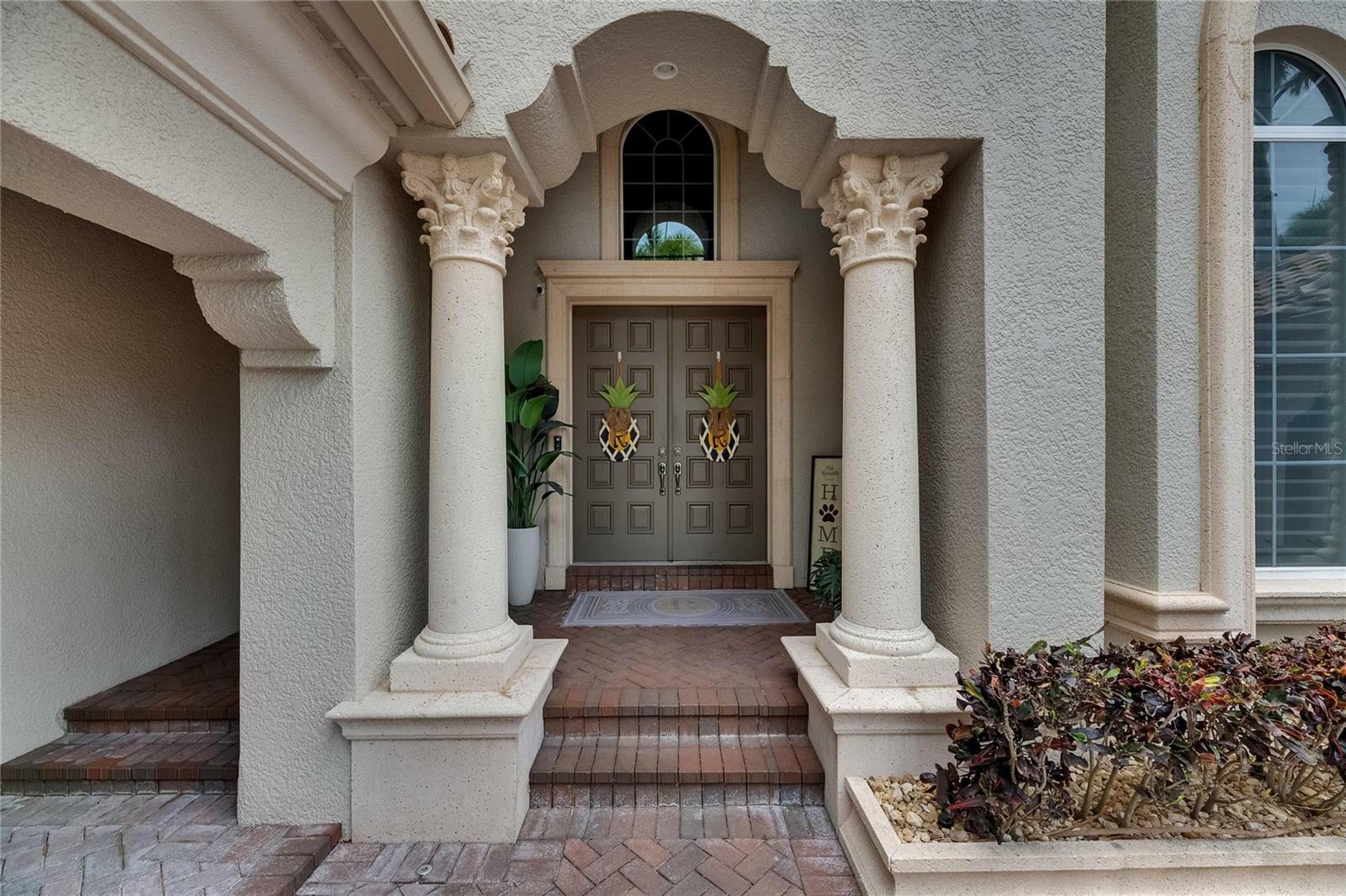 Property Photo: 624 Balibay Road FL 33572