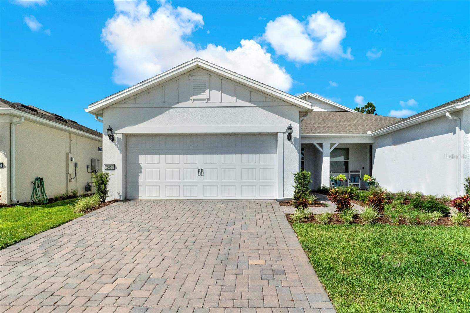 Property Photo: 2458 Cliff Way FL 34771
