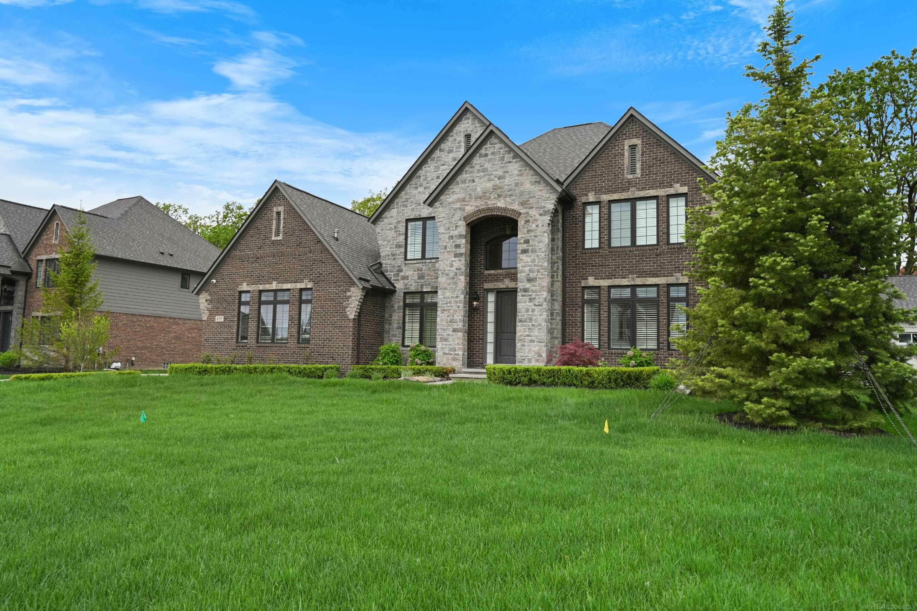 Property Photo: 835 Crestwood Lane MI 48309