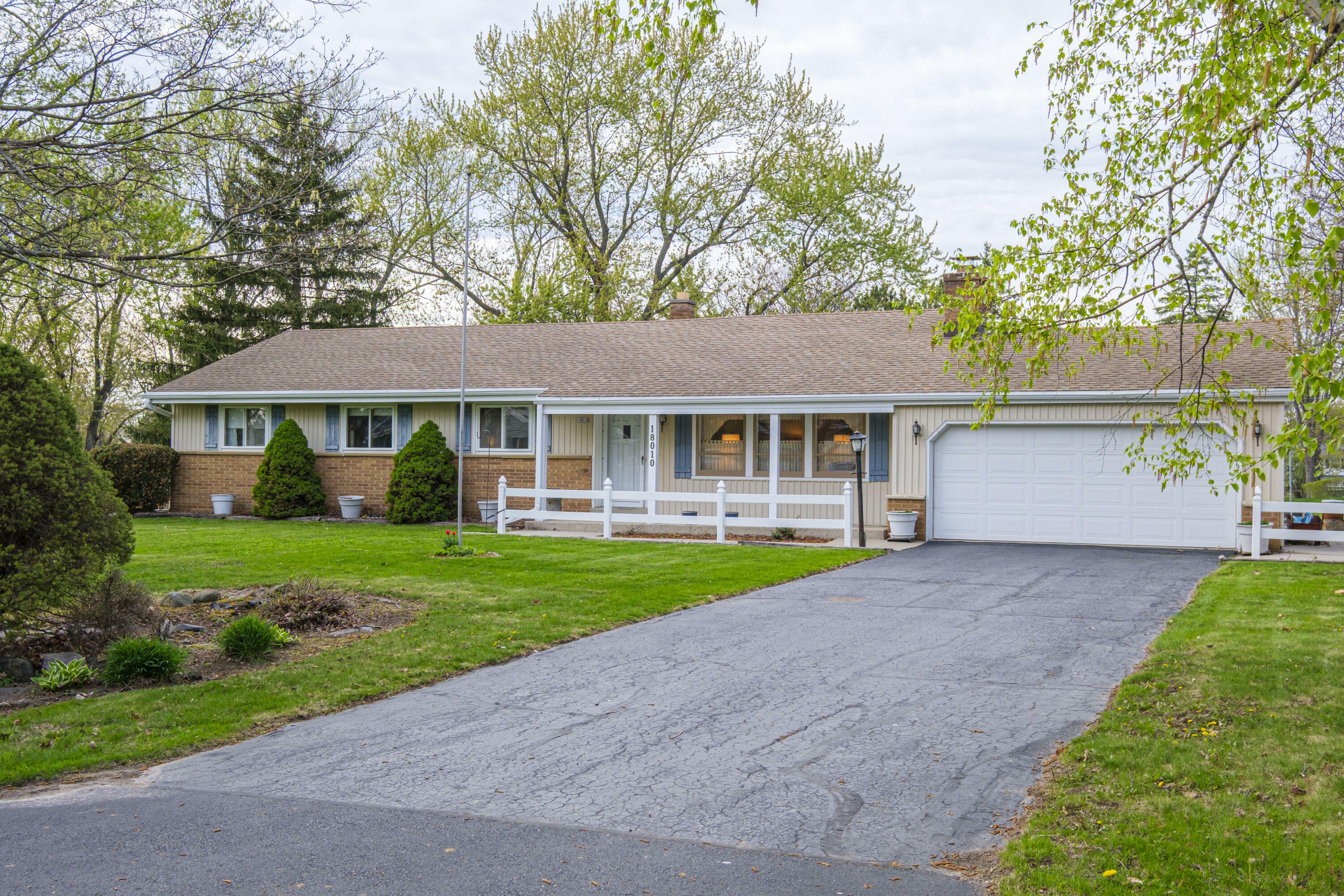 18010 Lisa Ln  Brookfield WI 53045 photo