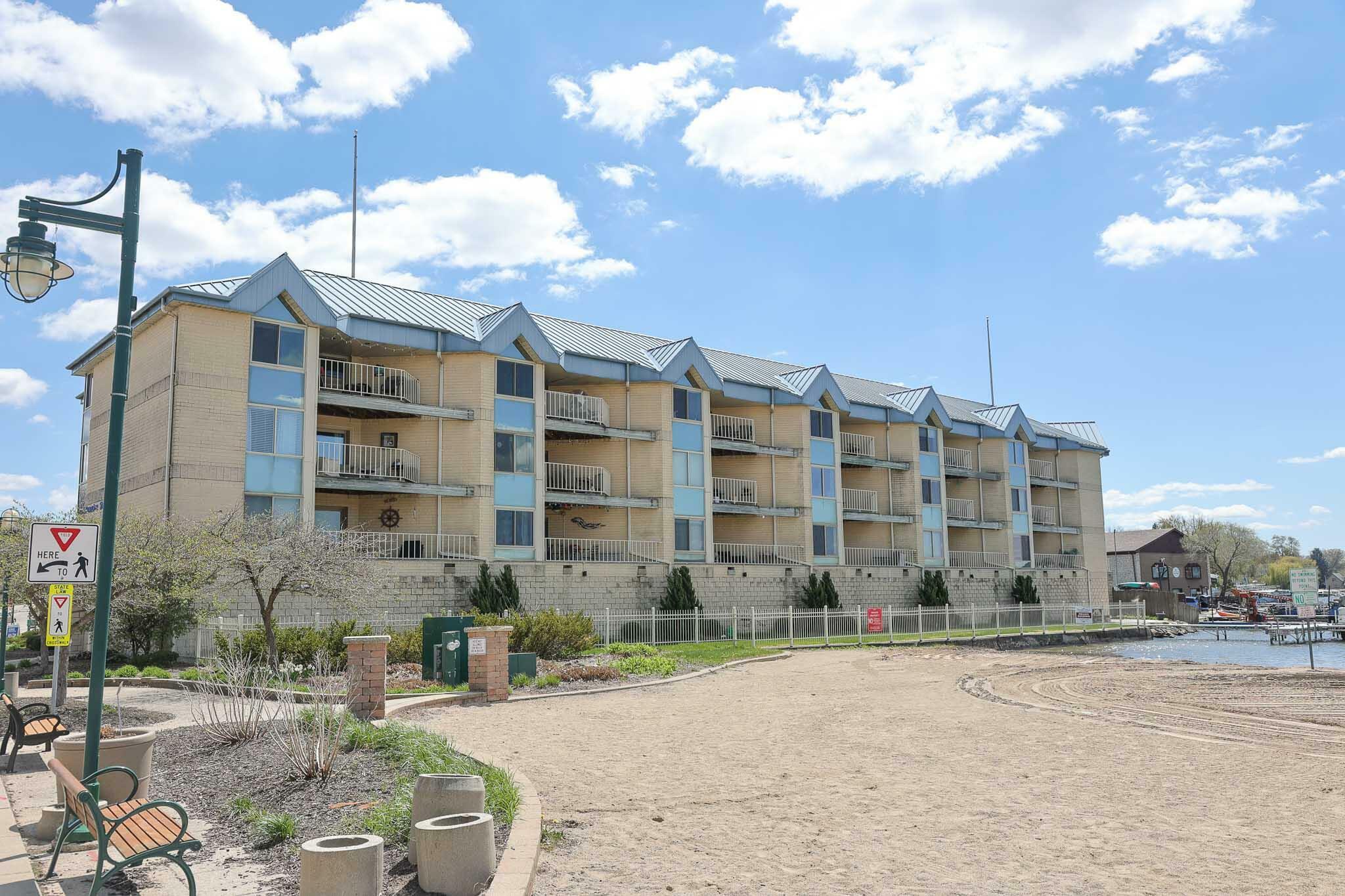 130 W Wisconsin Ave 8  Pewaukee WI 53072 photo