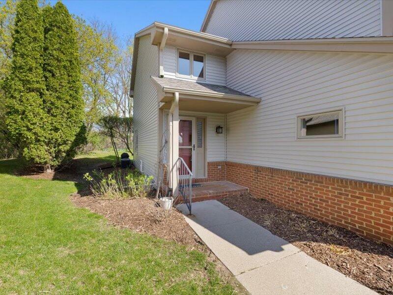 Property Photo: 521 Frederick Ct WI 53066