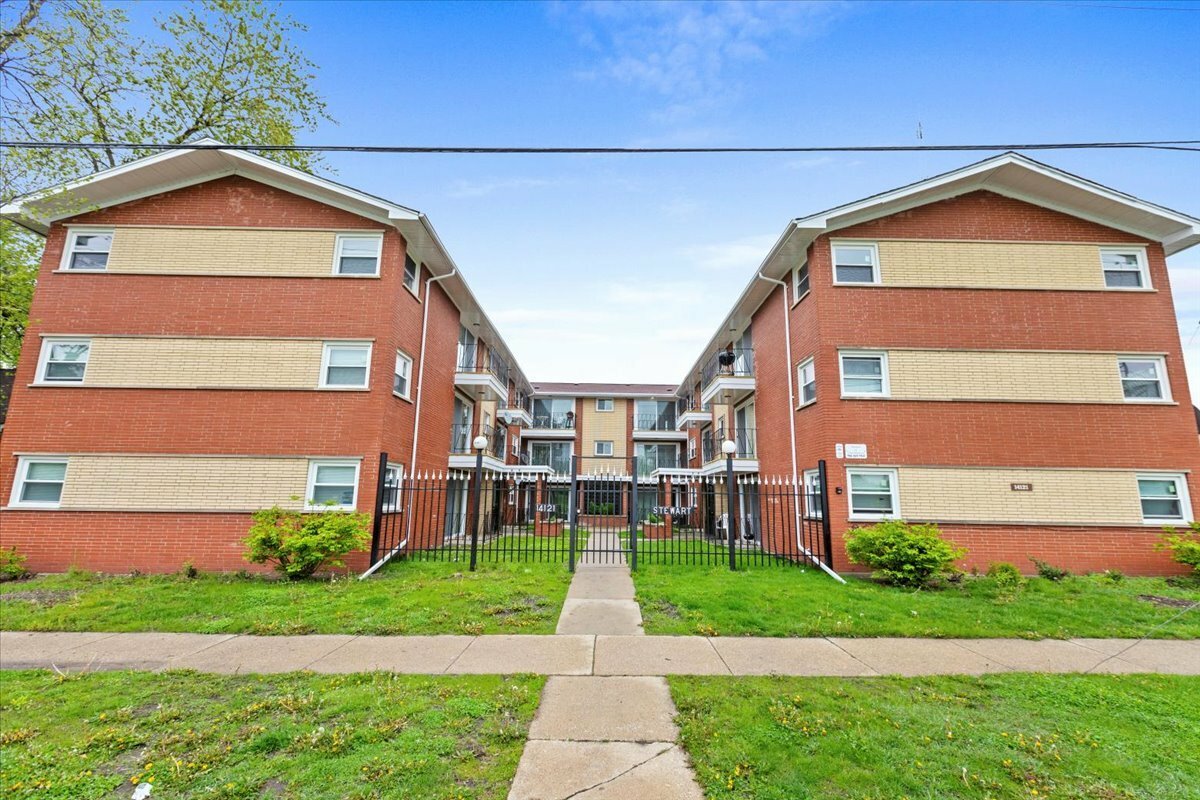 Property Photo: 14121 S Stewart Avenue 3D IL 60827
