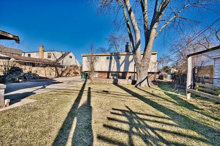Property Photo: 7014 Kilbourn Avenue IL 60712