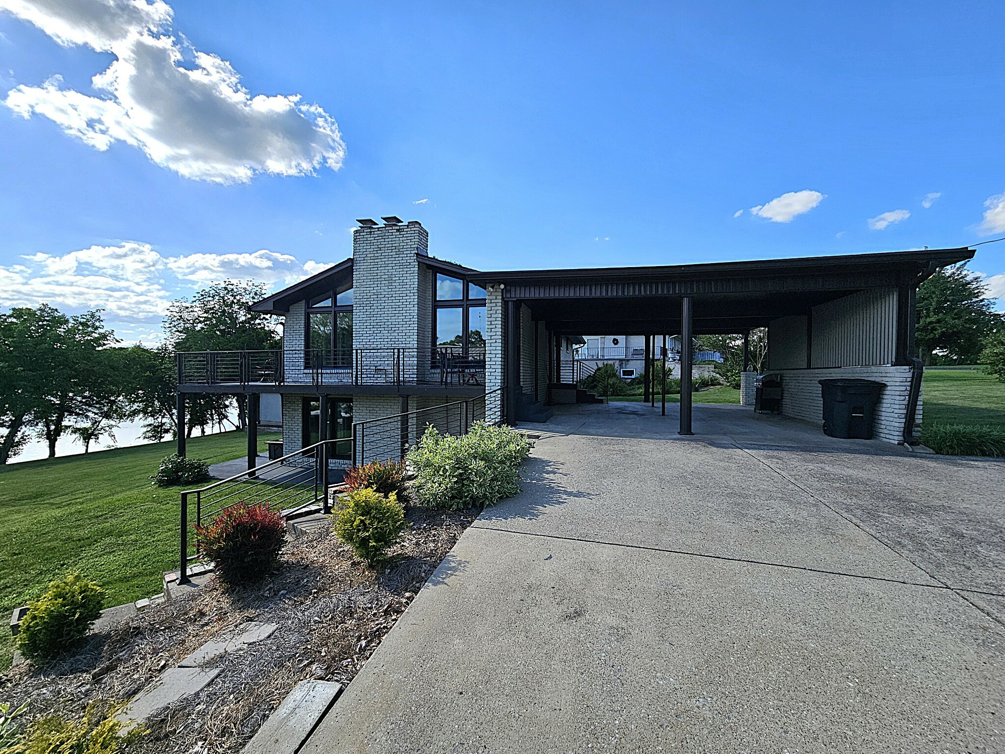 Property Photo: 121 Lake Point Dr TN 37066