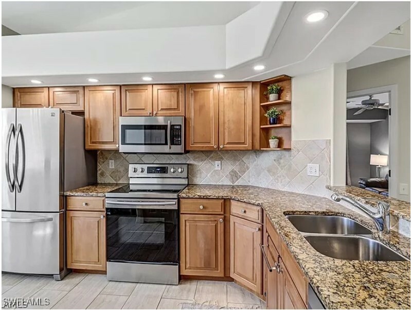 Property Photo: 13060 Amberley Court 807 FL 34135