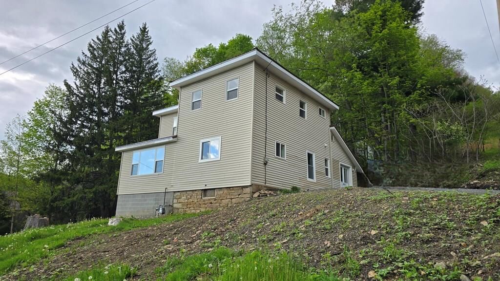 Property Photo: 105 Taylor St PA 16912