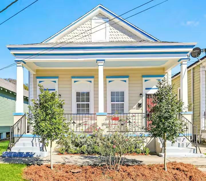 Property Photo: 2105 07 Arts Street LA 70117