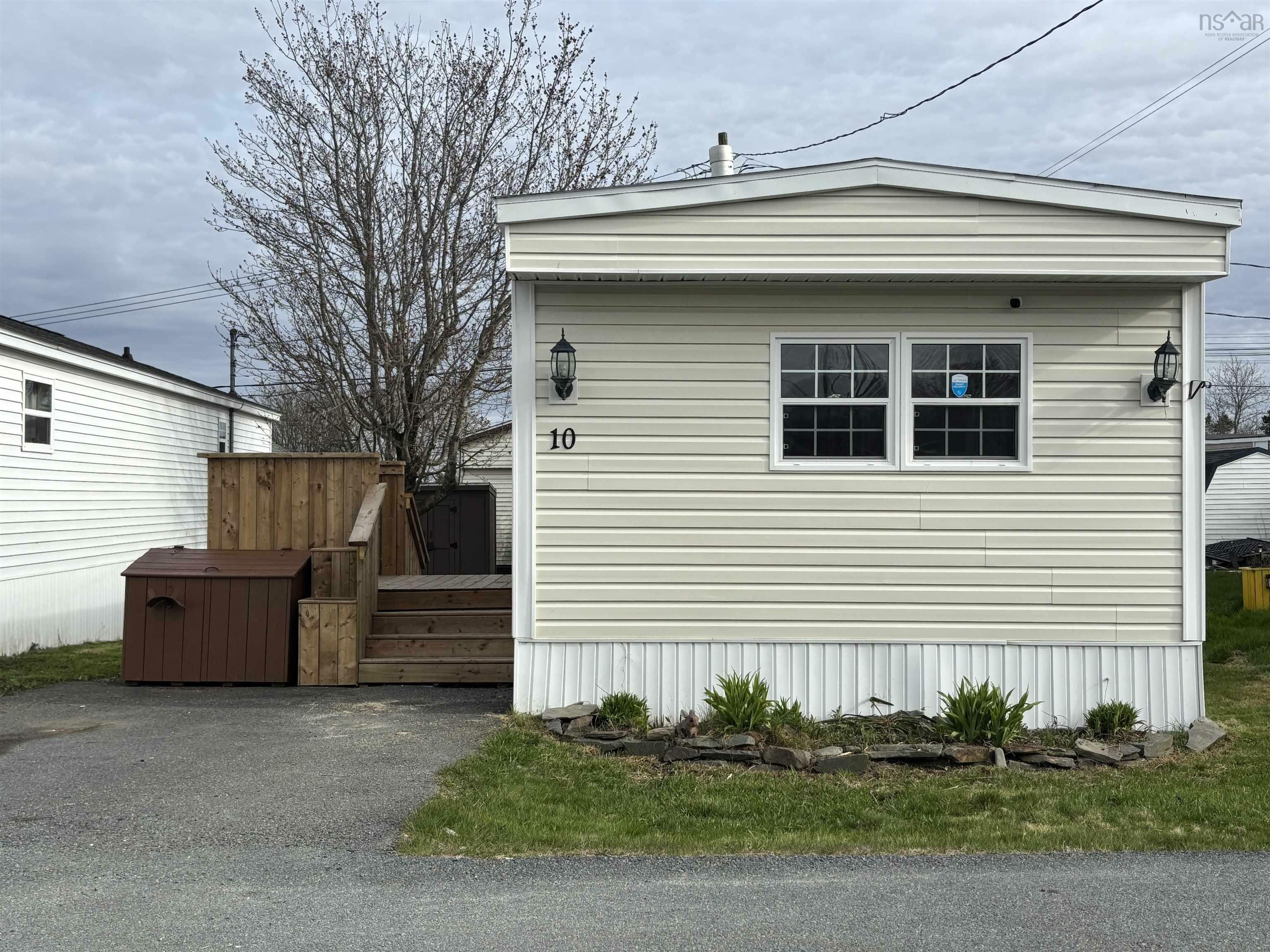 10 Bishop Avenue  Dartmouth NS B2Y 2B5 photo