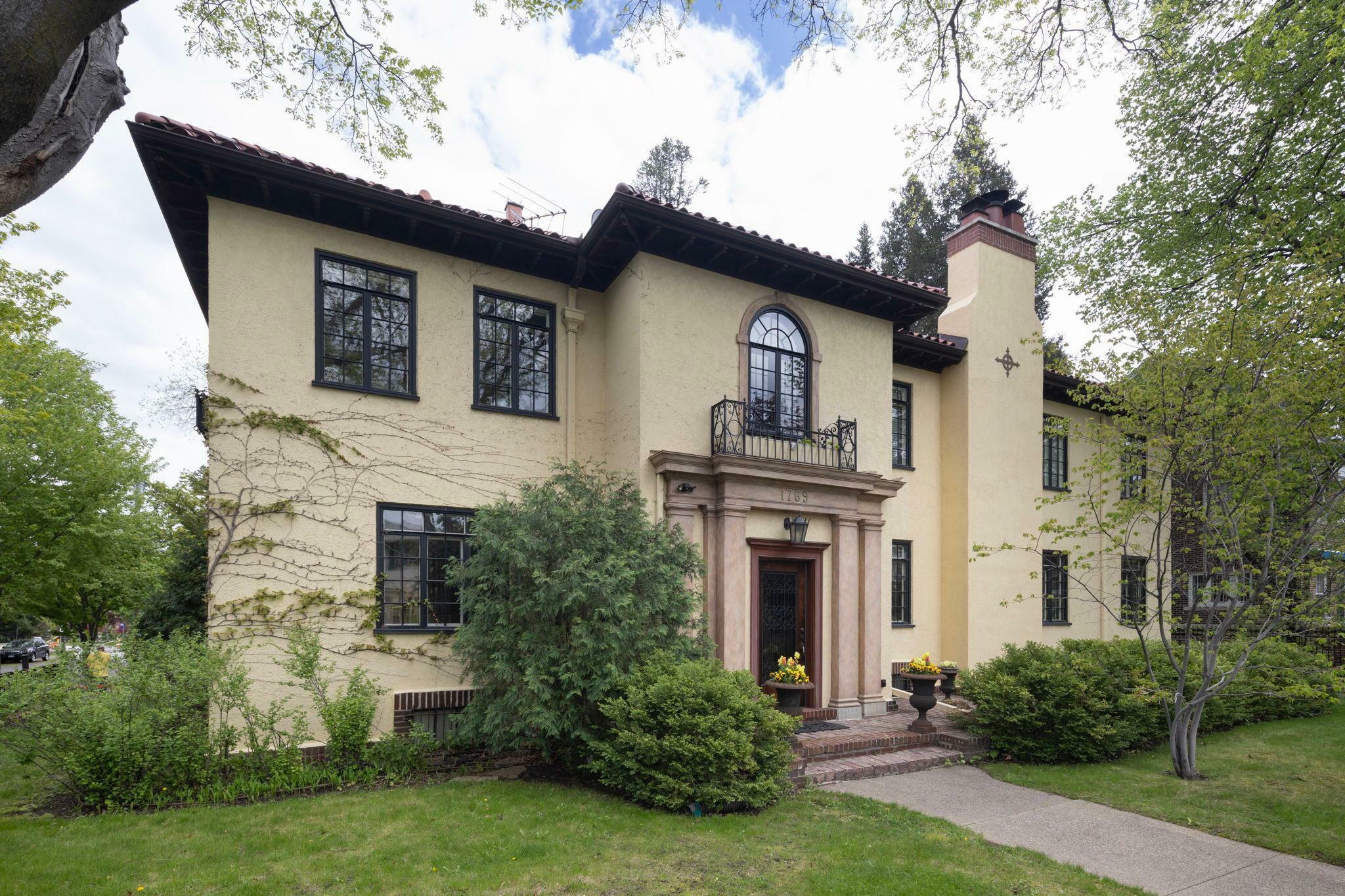 Property Photo: 1769 Dupont Avenue S 1 MN 55403