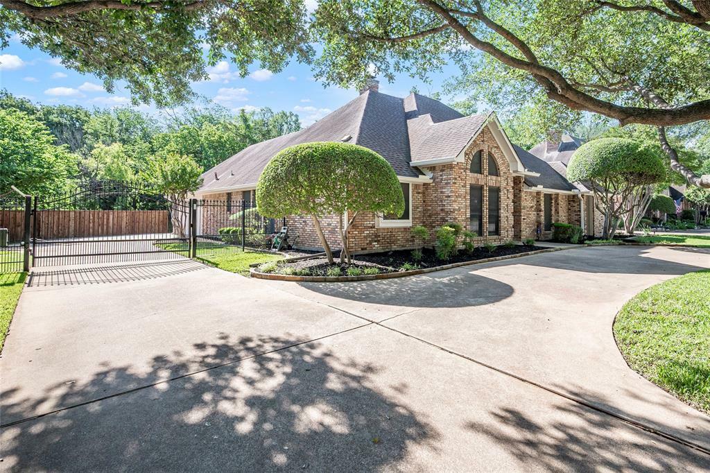 Property Photo: 3221 Oak Tree Lane TX 76051