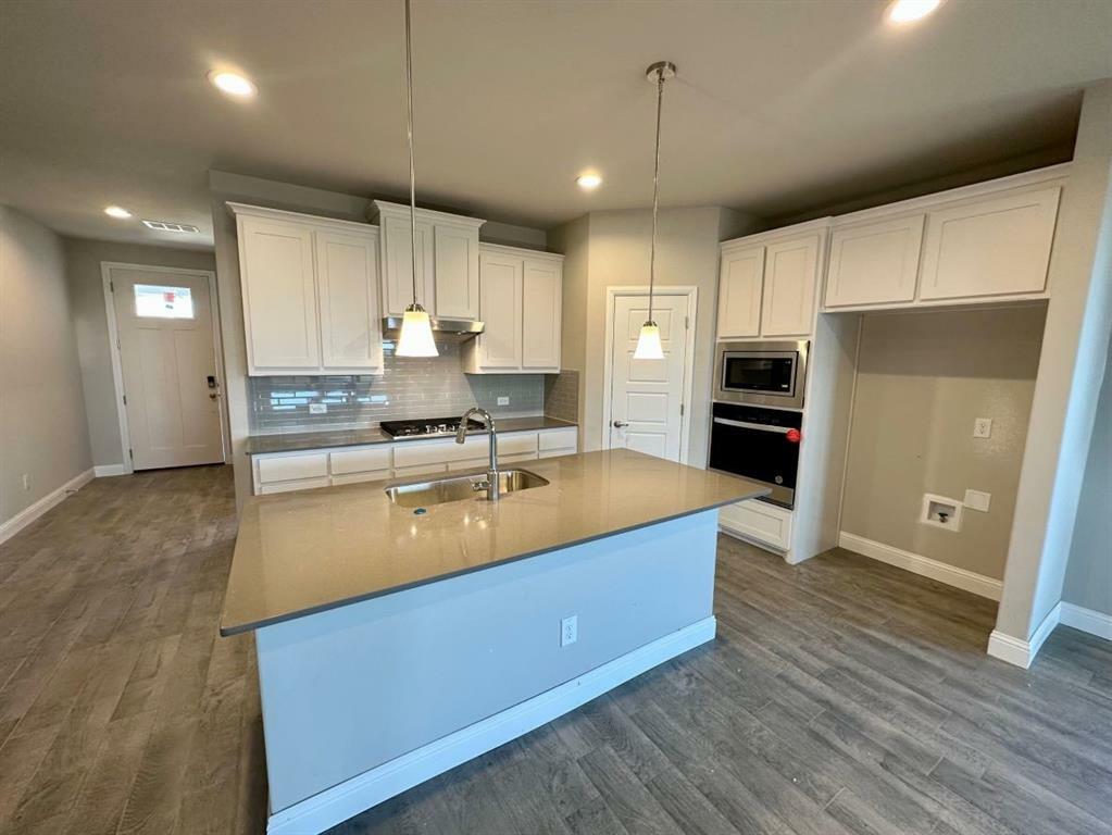 Property Photo: 2608 Starling Street TX 76205