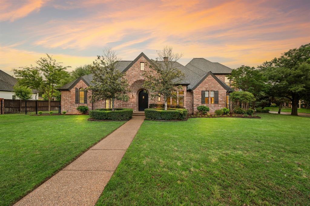 Property Photo: 115 Parkcrest Drive TX 76092