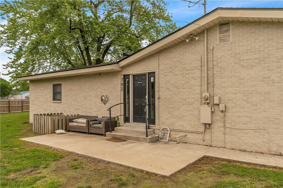 Property Photo: 702 S. West End Street AR 72764