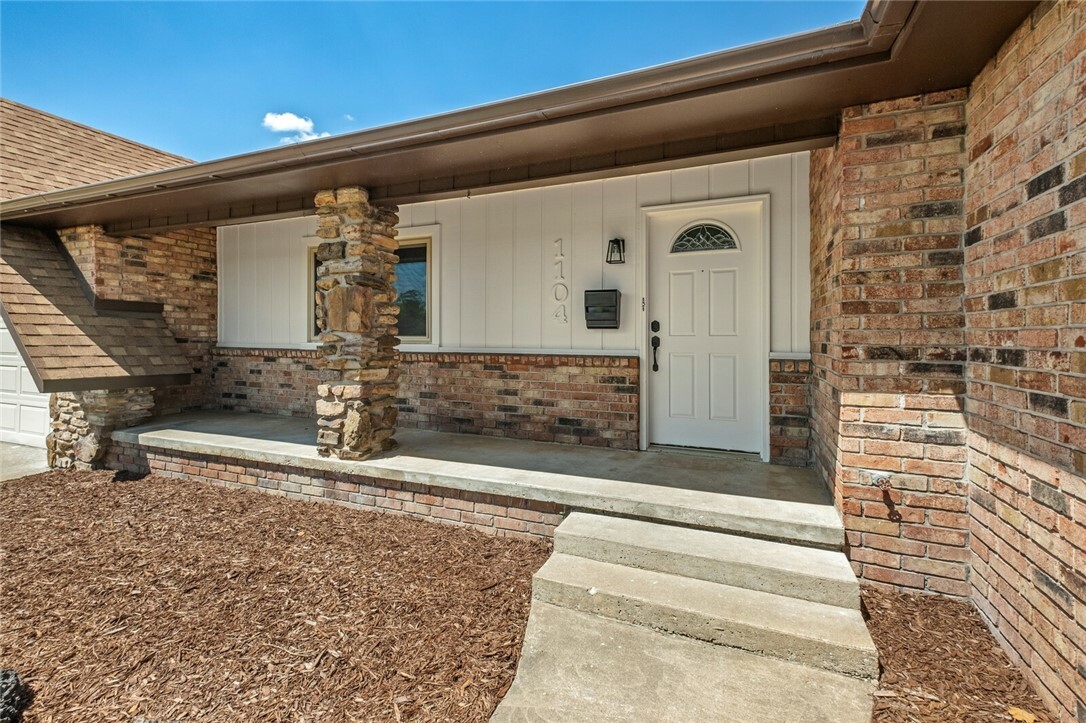 Property Photo: 1104 S 12th Street AR 72756