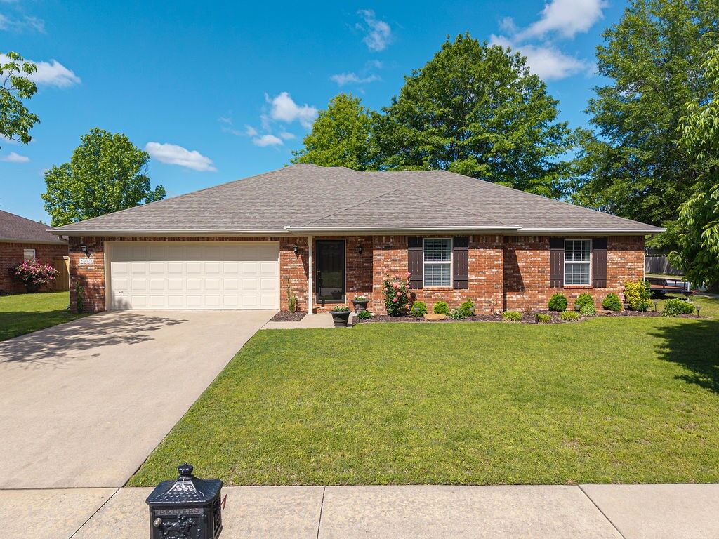 Property Photo:  2961 N Pyrite  AR 72704 