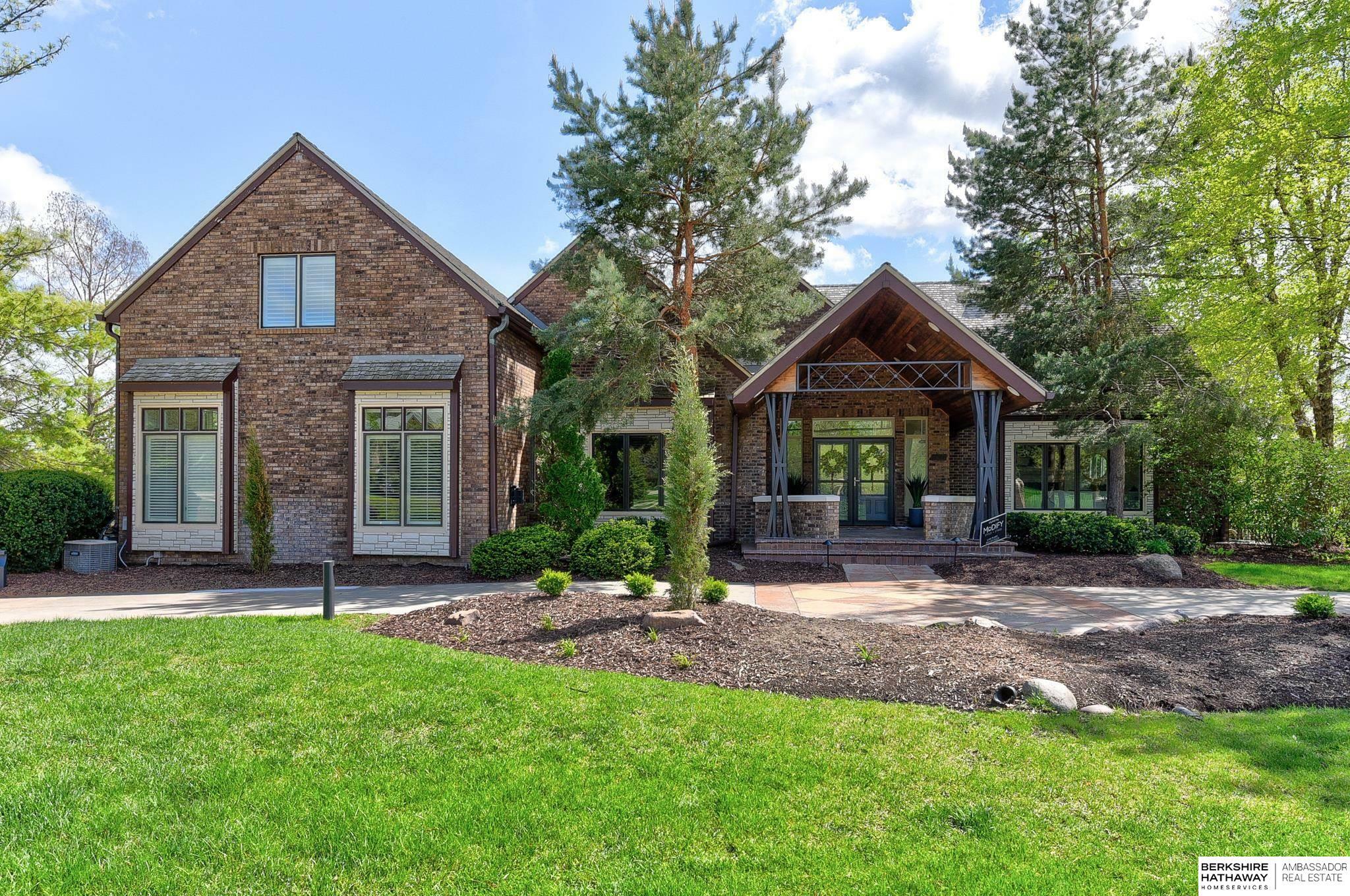 Property Photo: 14341 Hamilton Street NE 68154